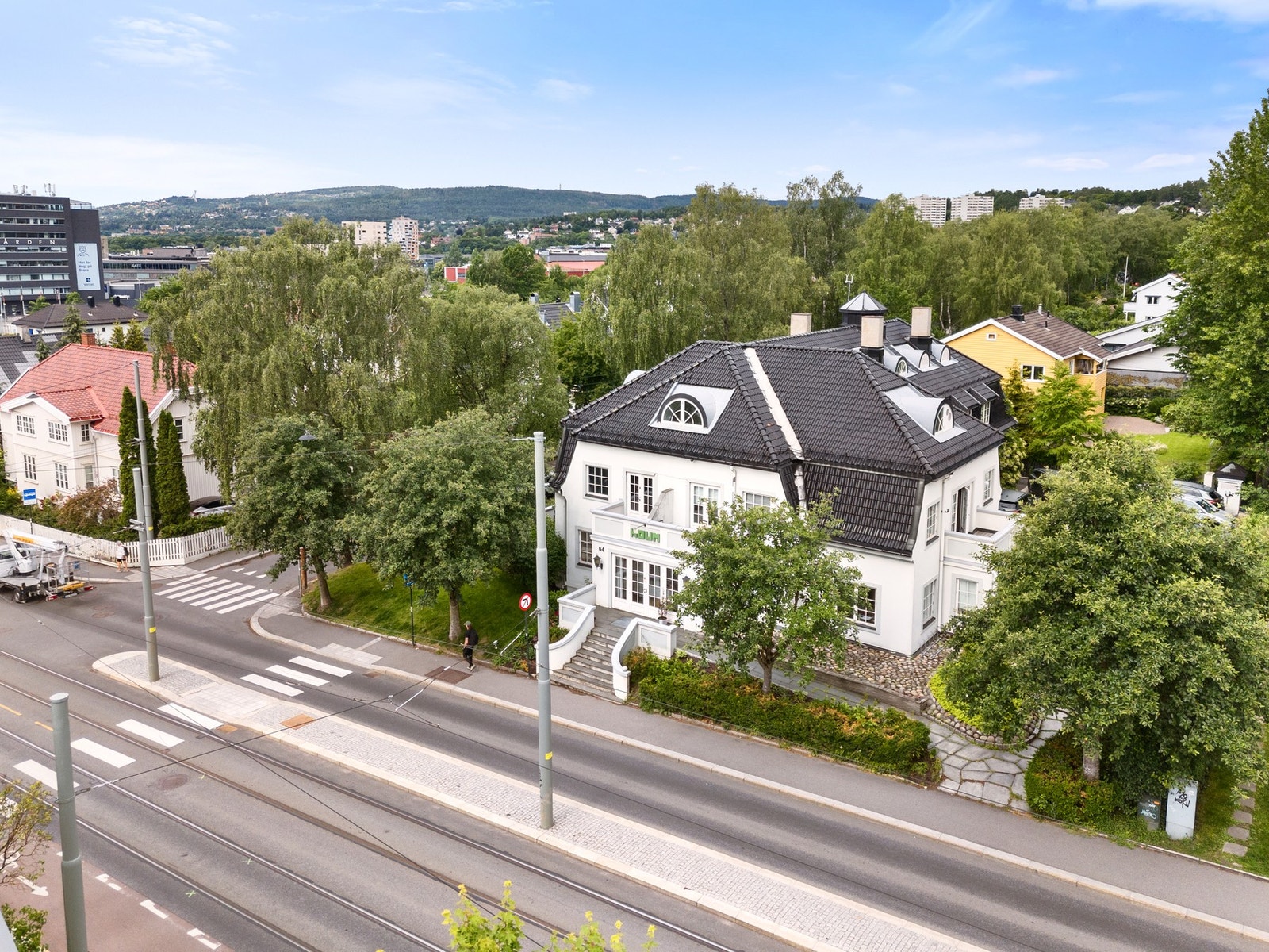 Beliggenheten er prima; sentralt på Grefsen med umiddelbar nærhet til alle fasiliteter og servicetilbud. Galleribilde