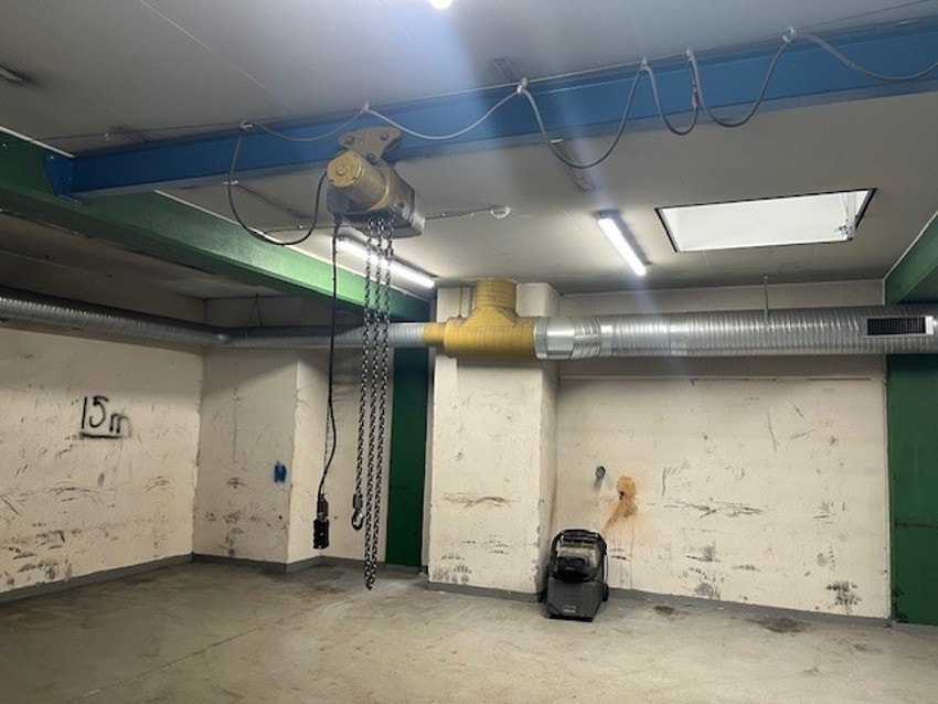 Lager med kran Galleribilde