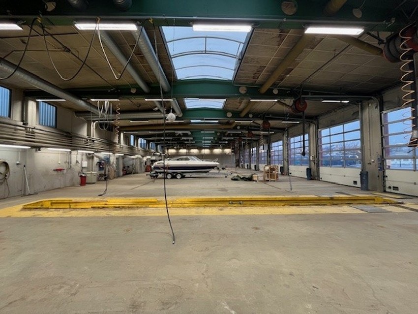 Del 2. Lysinnslipp i tak. Totaltalt 9 store kjøreporter Galleribilde