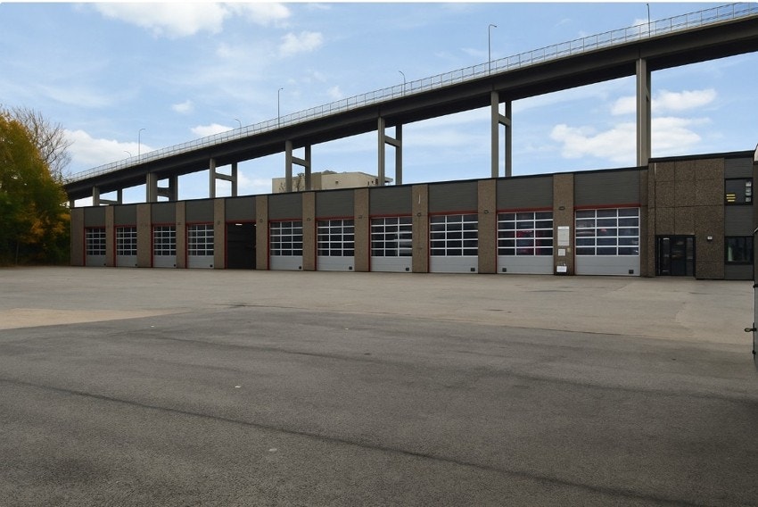 Verkstedbygg med totalt 11 kjøreporter og stort uteareal Galleribilde