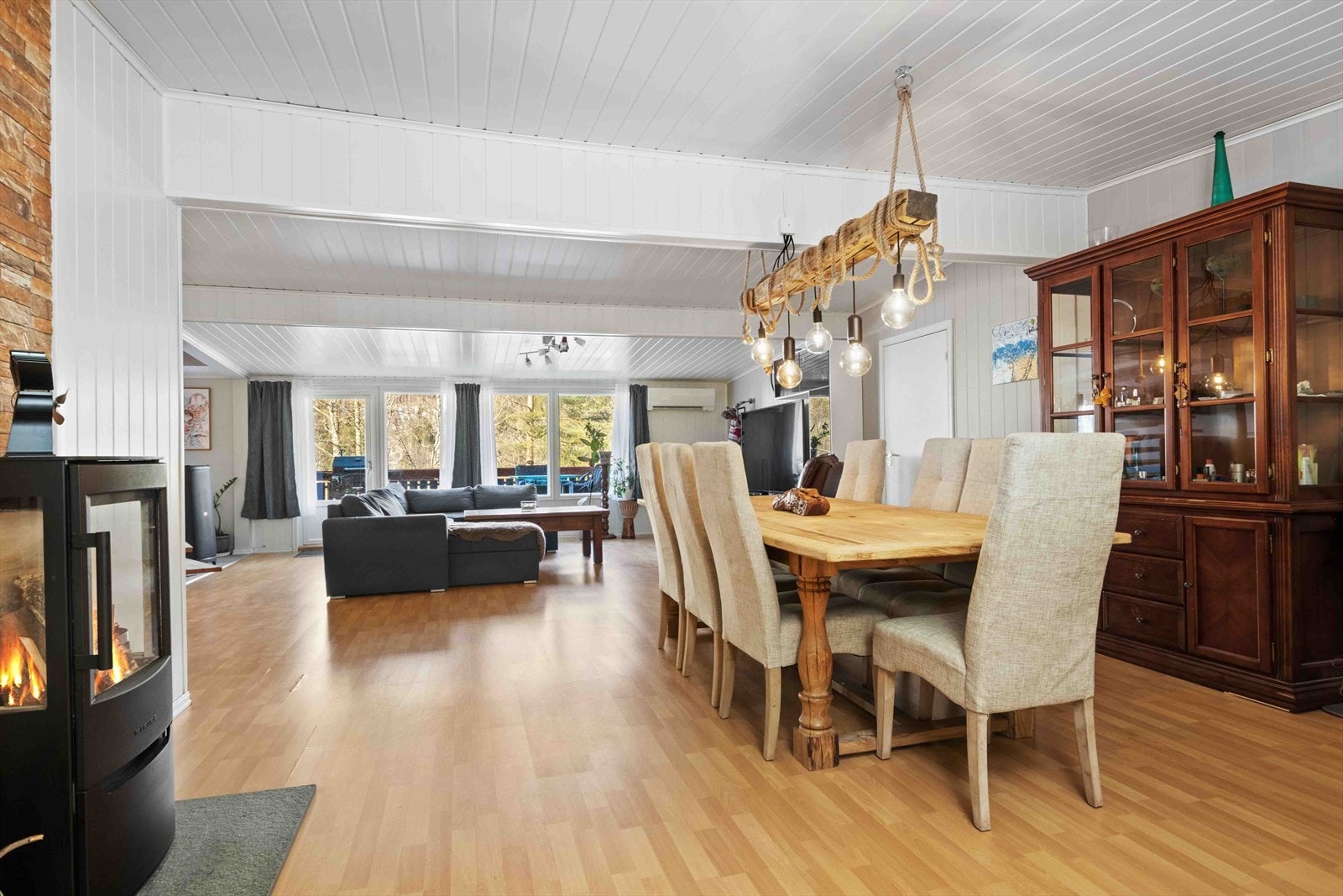 050.jpg Galleribilde