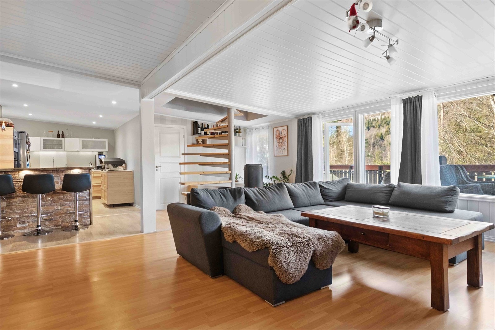 046.jpg Galleribilde