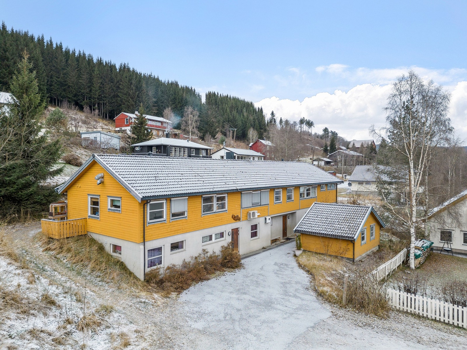 Flott beliggenhet sentralt ved Soknedal. Galleribilde