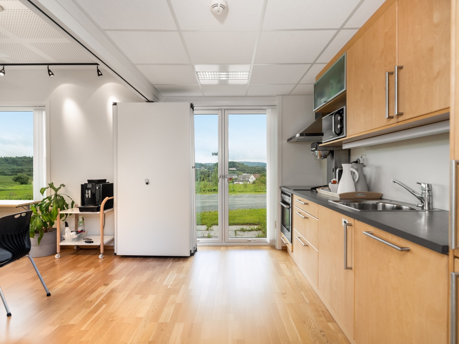 Spiserom m/ kjøkken Galleribilde