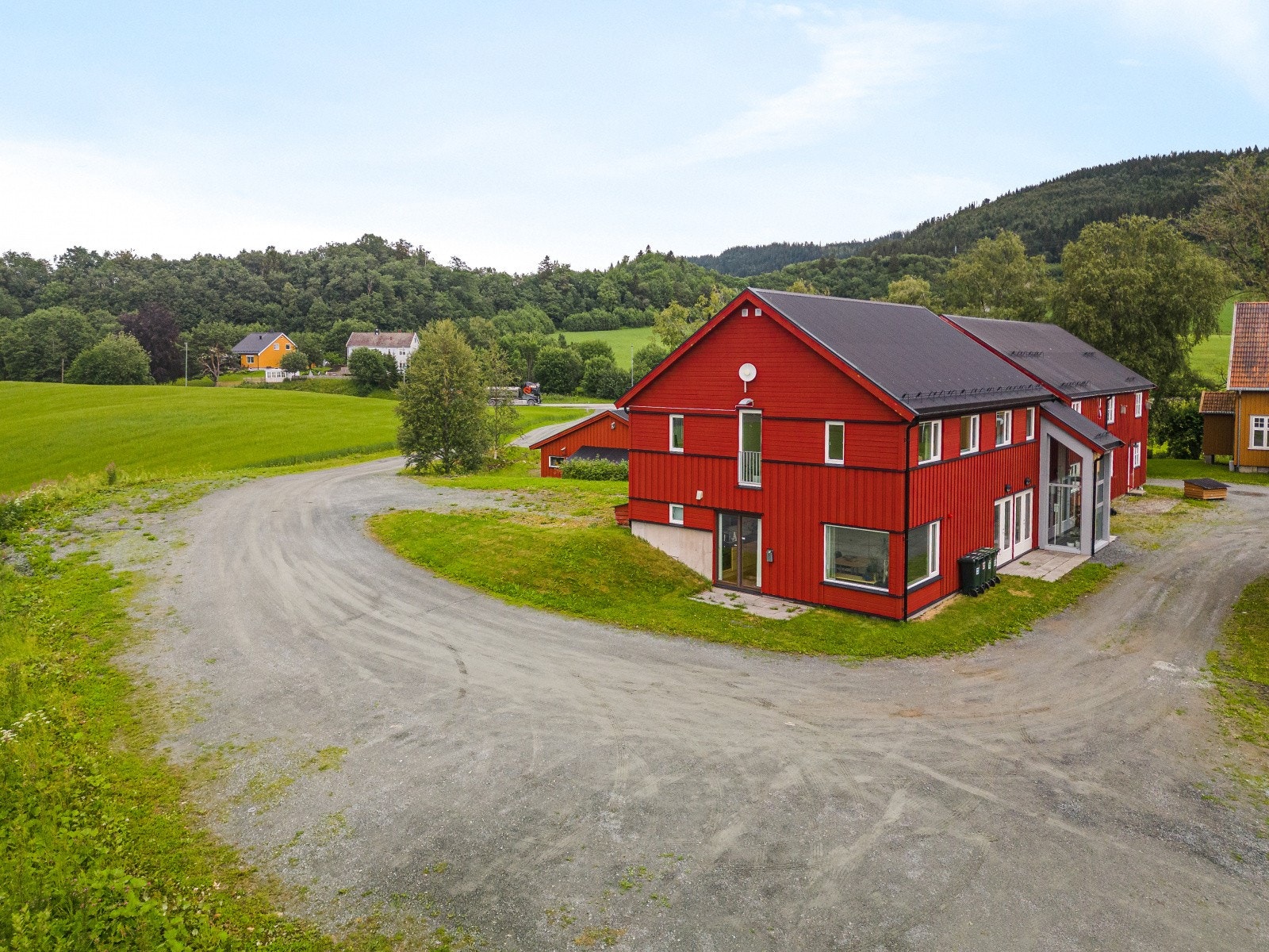 Lyse og pene kontorlokaler Galleribilde