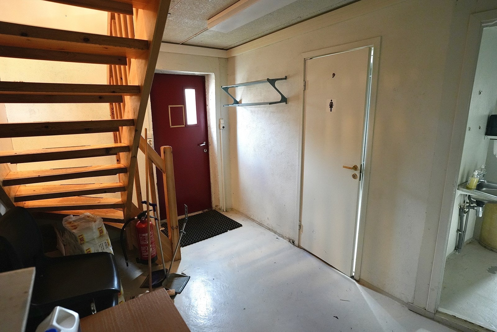 Gang med tilgang til toalettrom. Galleribilde