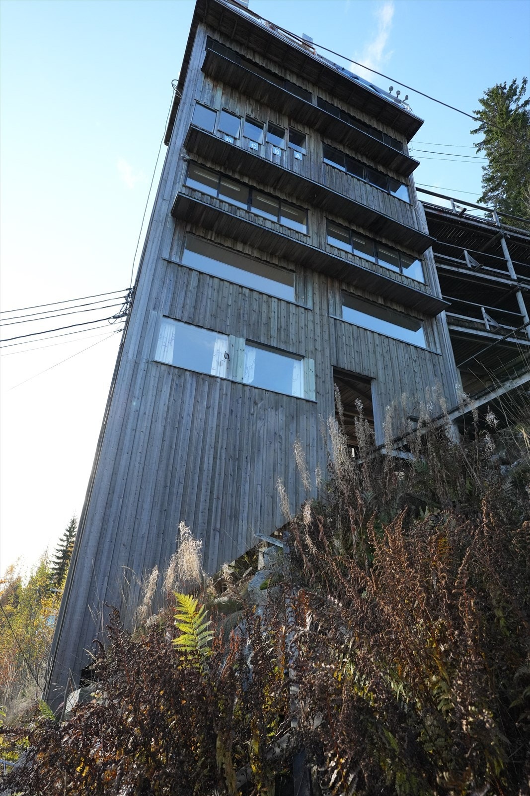 Største dommertårn i bakken. Galleribilde