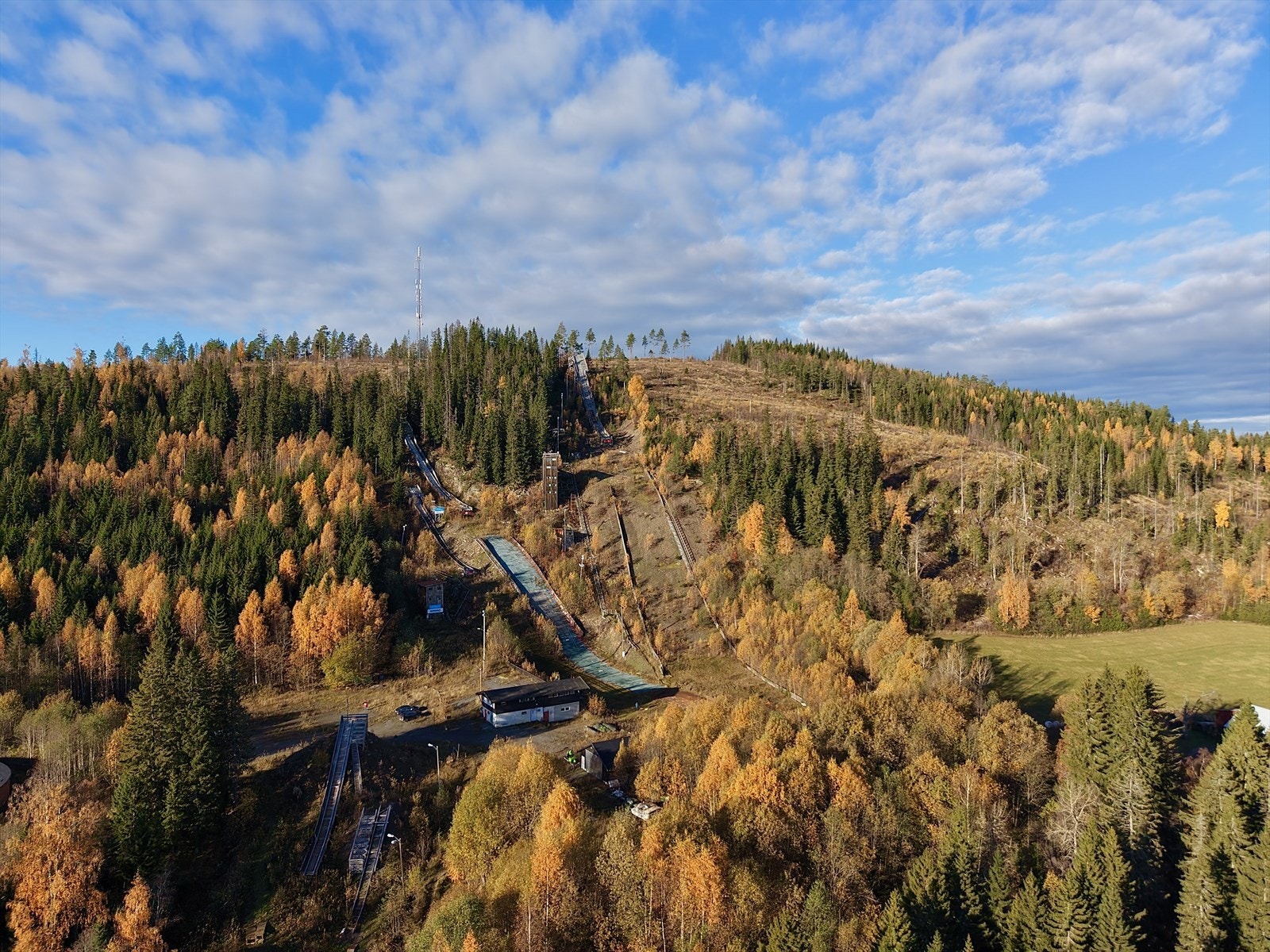 Stor tomt på ca. 40 daa. Galleribilde