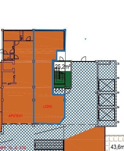 God beliggenhet rett ved senterinngang og heis til t-bane | BTA ca. 130 kvm | Kunde-/salgsareal, kontor/personalrom, kjøkken og toaletter i lokalet. Galleribilde