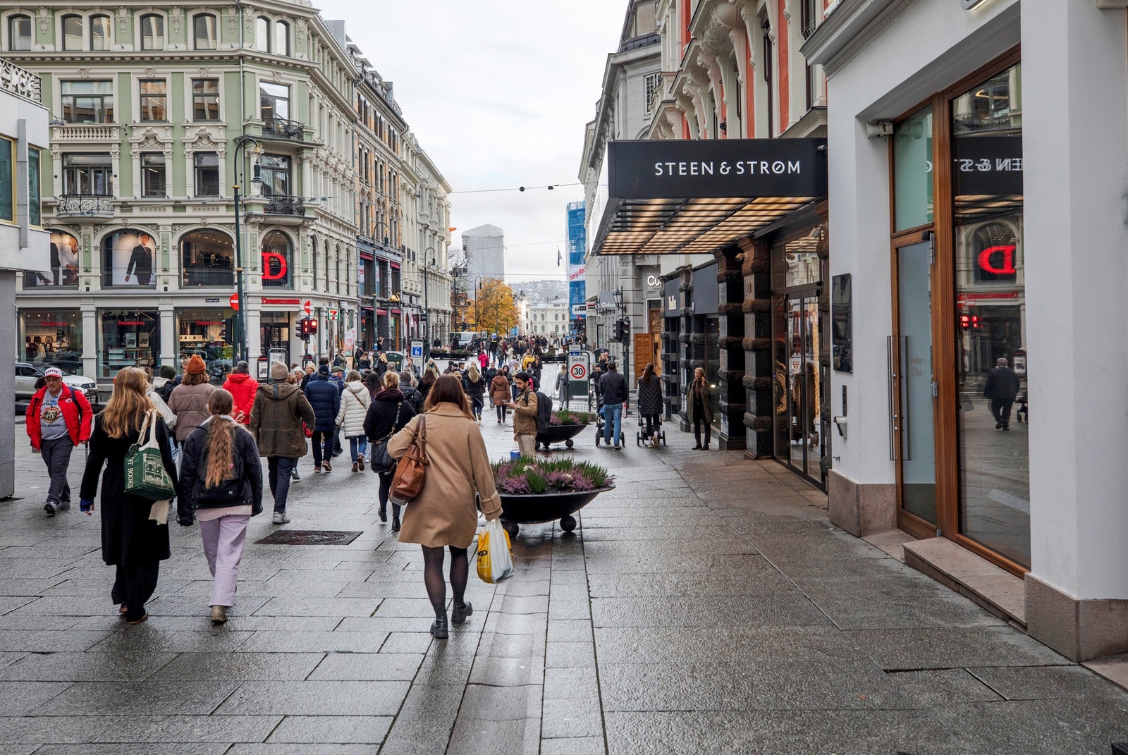 Rett i nærheten ligger noen av Oslo's beste handlegater. Galleribilde