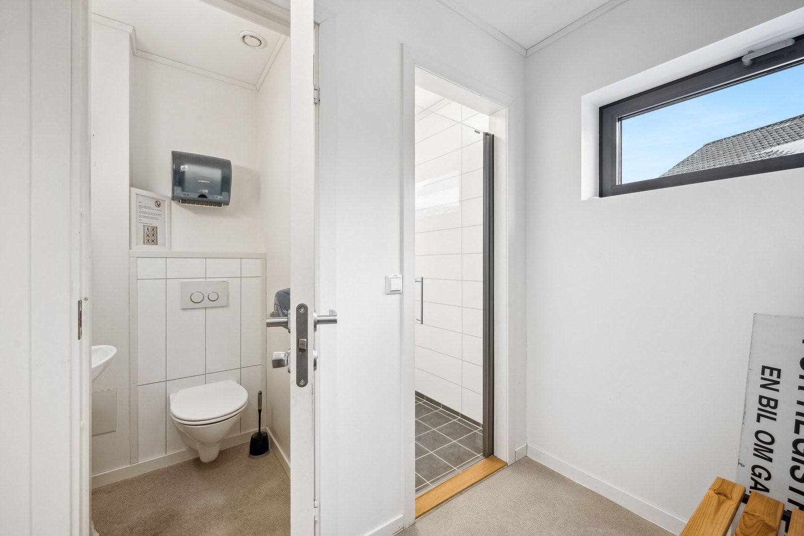 Wc, dusj garderobe Galleribilde