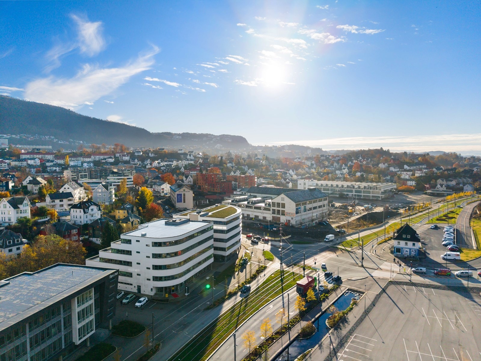 Kun 400 meter å gå til begge bybanestoppene for linje 1 og 2. Galleribilde