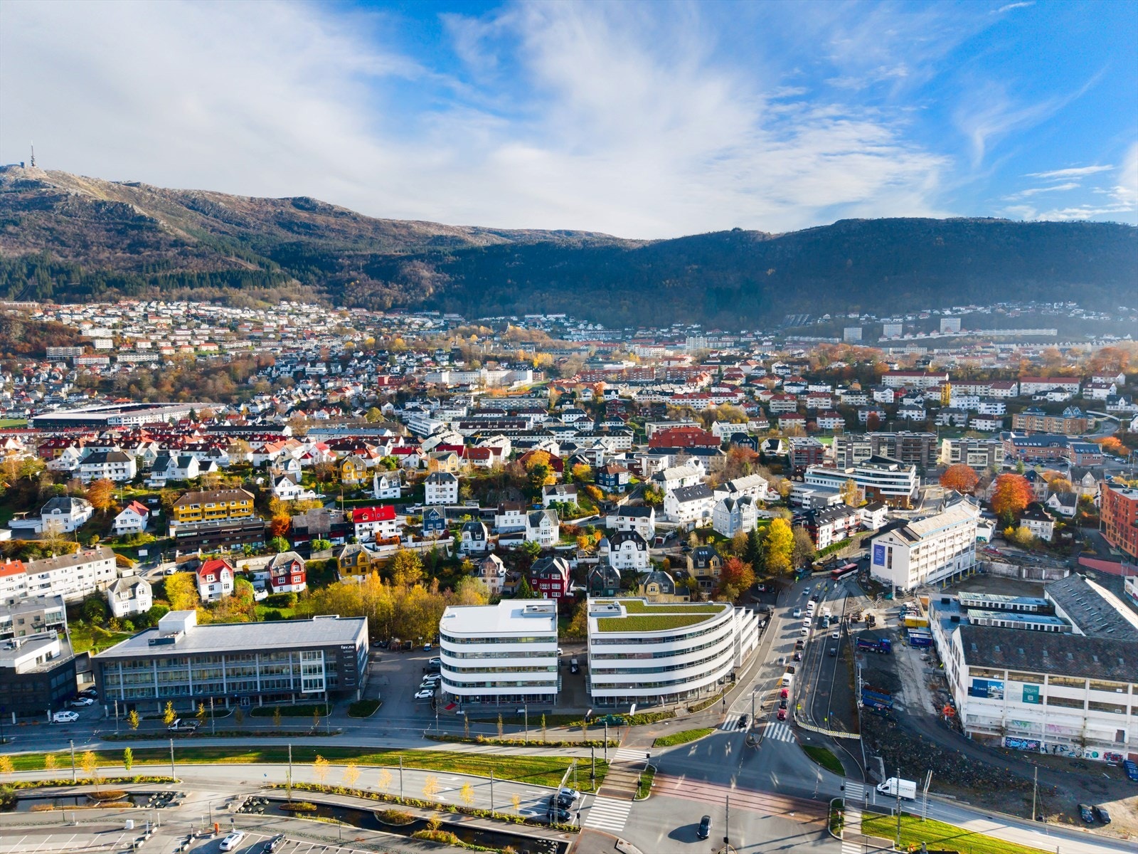 Kun 400 meter å gå til begge bybanestoppene for linje 1 og 2. Galleribilde