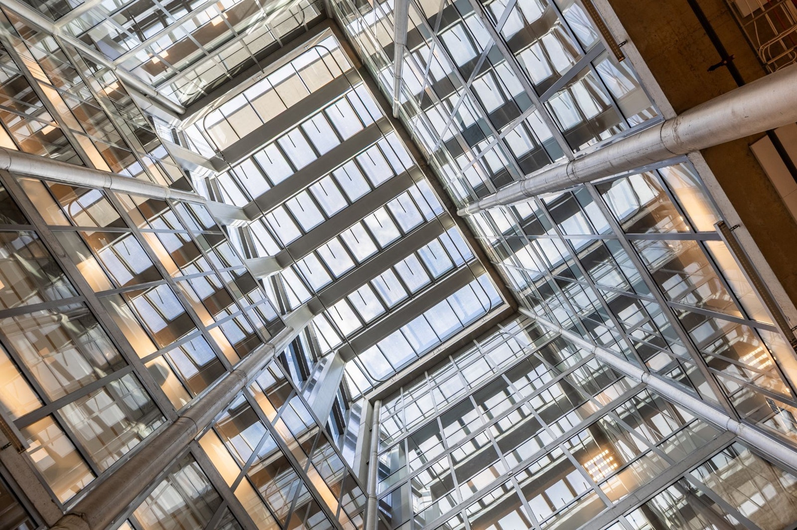 Stort og lyst atrium fra U1 til 7.etasje Galleribilde