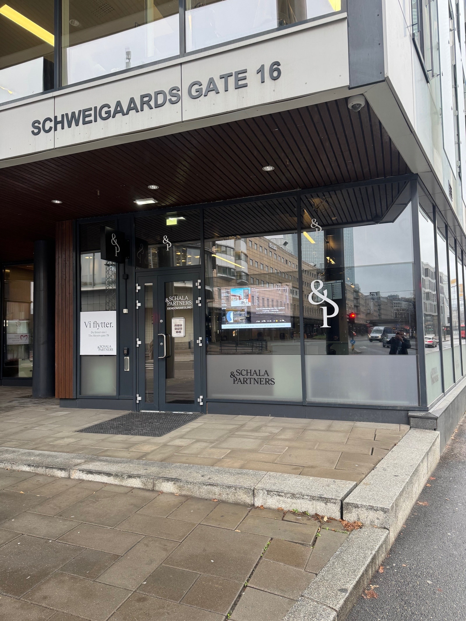 Et moderne og synlig hjørnelokale sentralt i Oslo Galleribilde