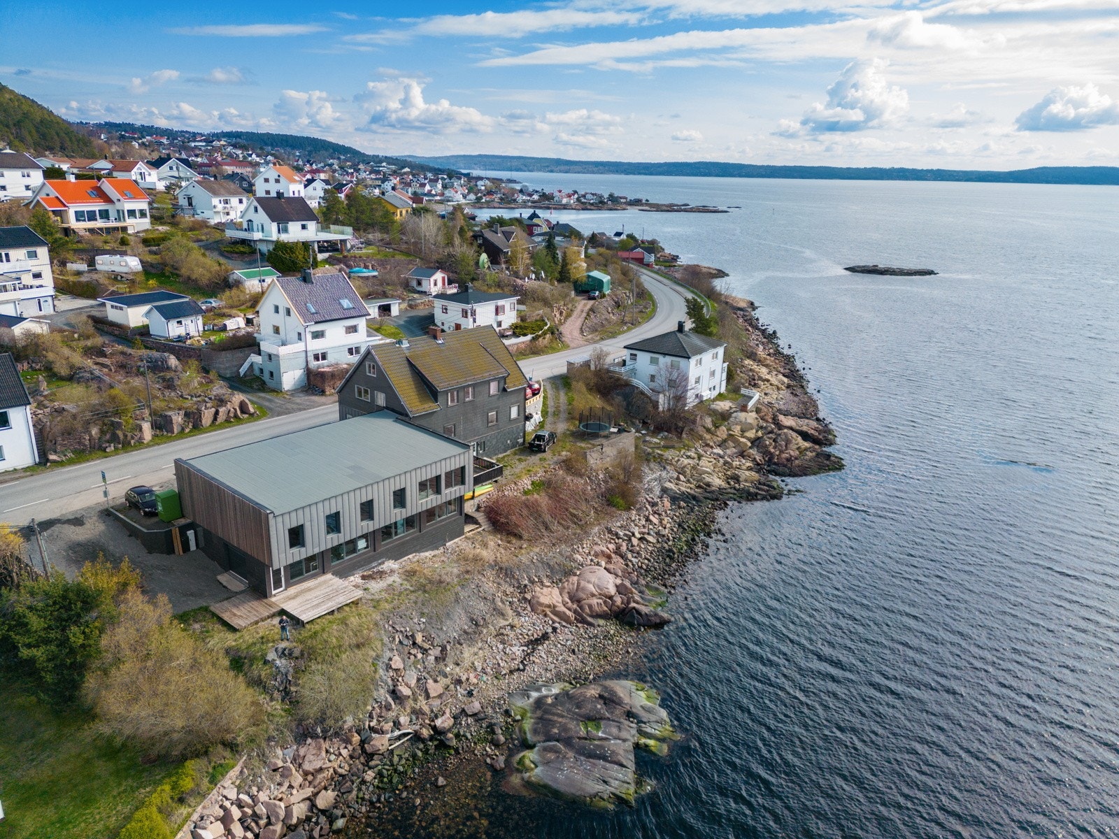 Dronefoto fra sjøen Galleribilde