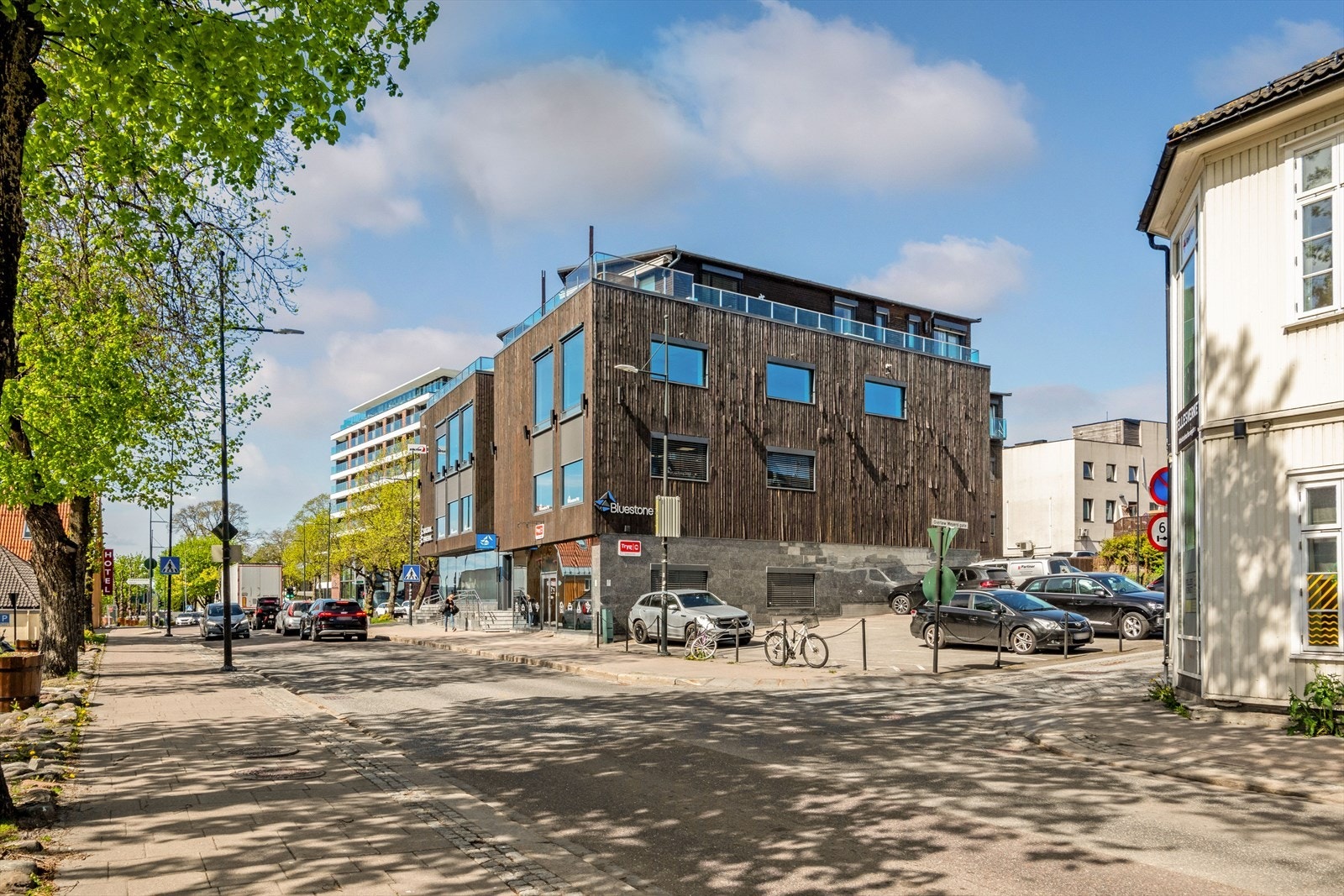 Nedre Langgate 43 Galleribilde