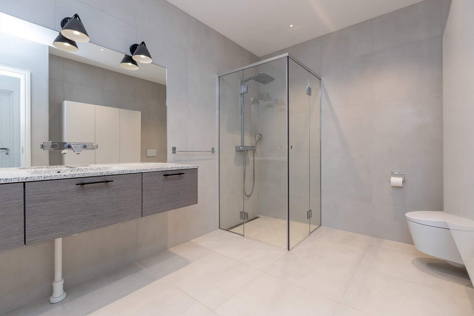 Bad kontordel midtre plan (2. etg.) Galleribilde