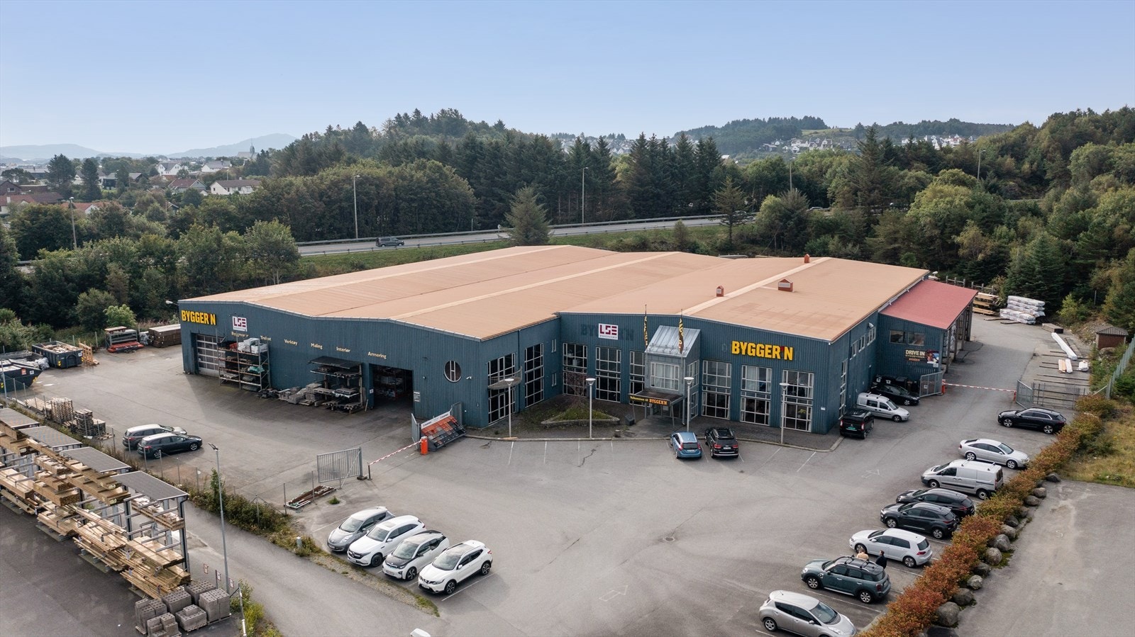 Profilert næringseiendom i Kopervik Næringspark - Bygnes til salgs Galleribilde