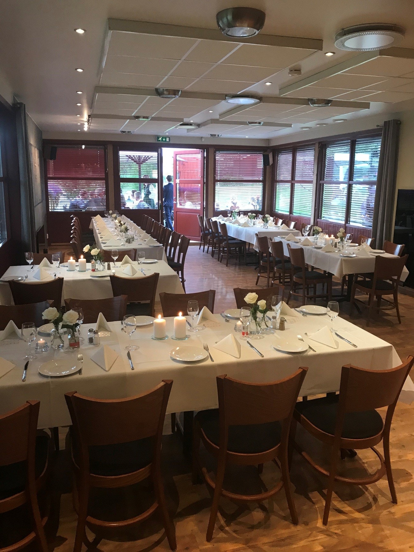 Selgers egne bilder - Konfirmasjon i lokalet Galleribilde