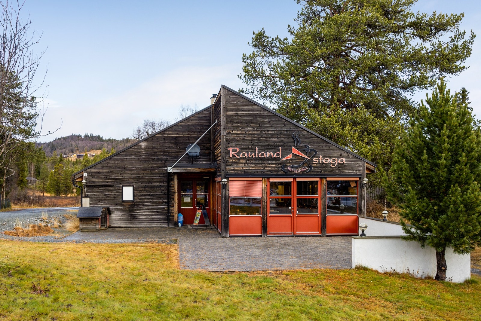 PrivatMegleren v/Morten Kvelland har gleden av å presentere Totakvegen 1 - Næringslokale med restaurant - Alle bilder er fra THT Foto Galleribilde