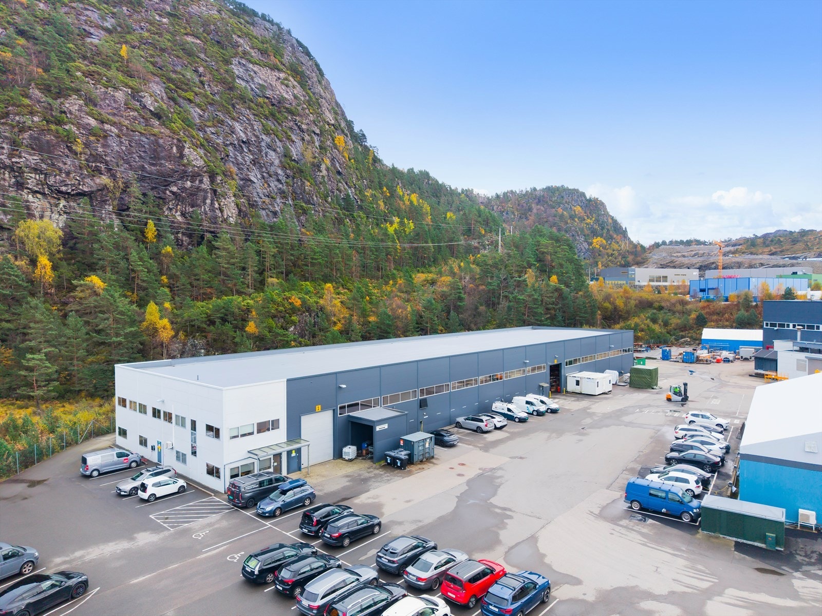Kombinasjonseiendom i Storebotn 90.