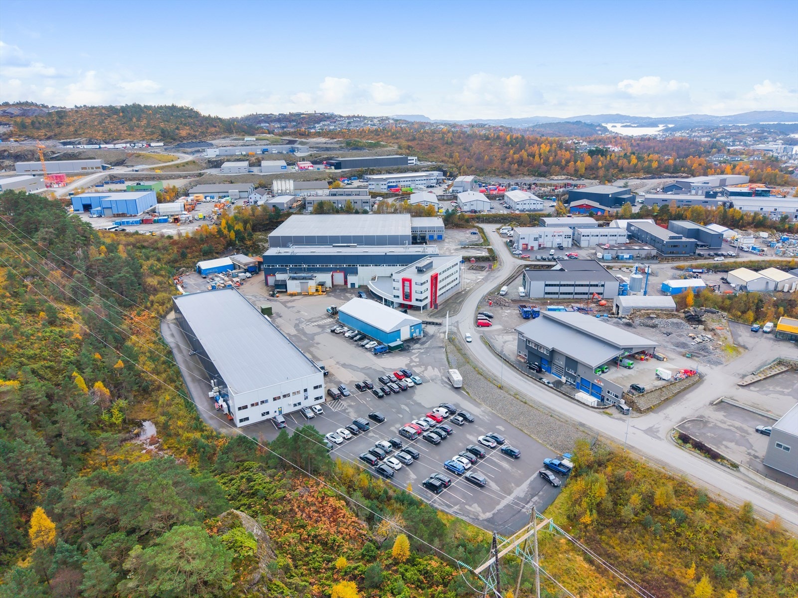 Kombinasjonseiendom i Storebotn 90.