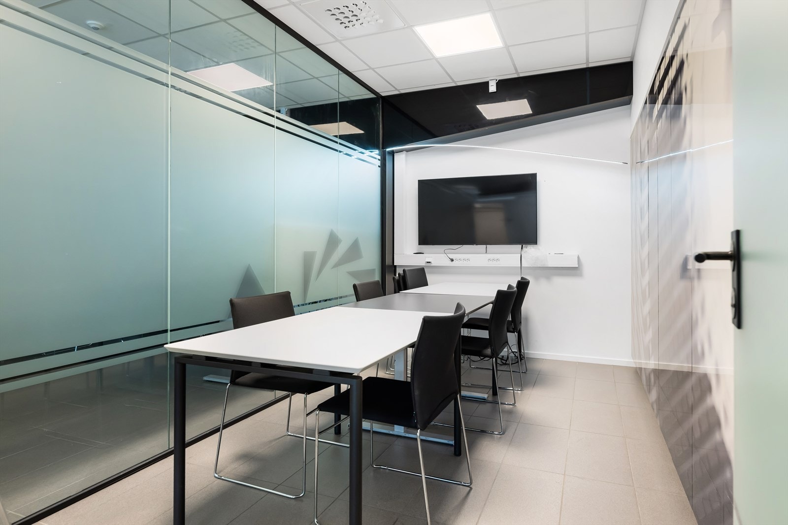 4 felles møterom i møteromssenter.