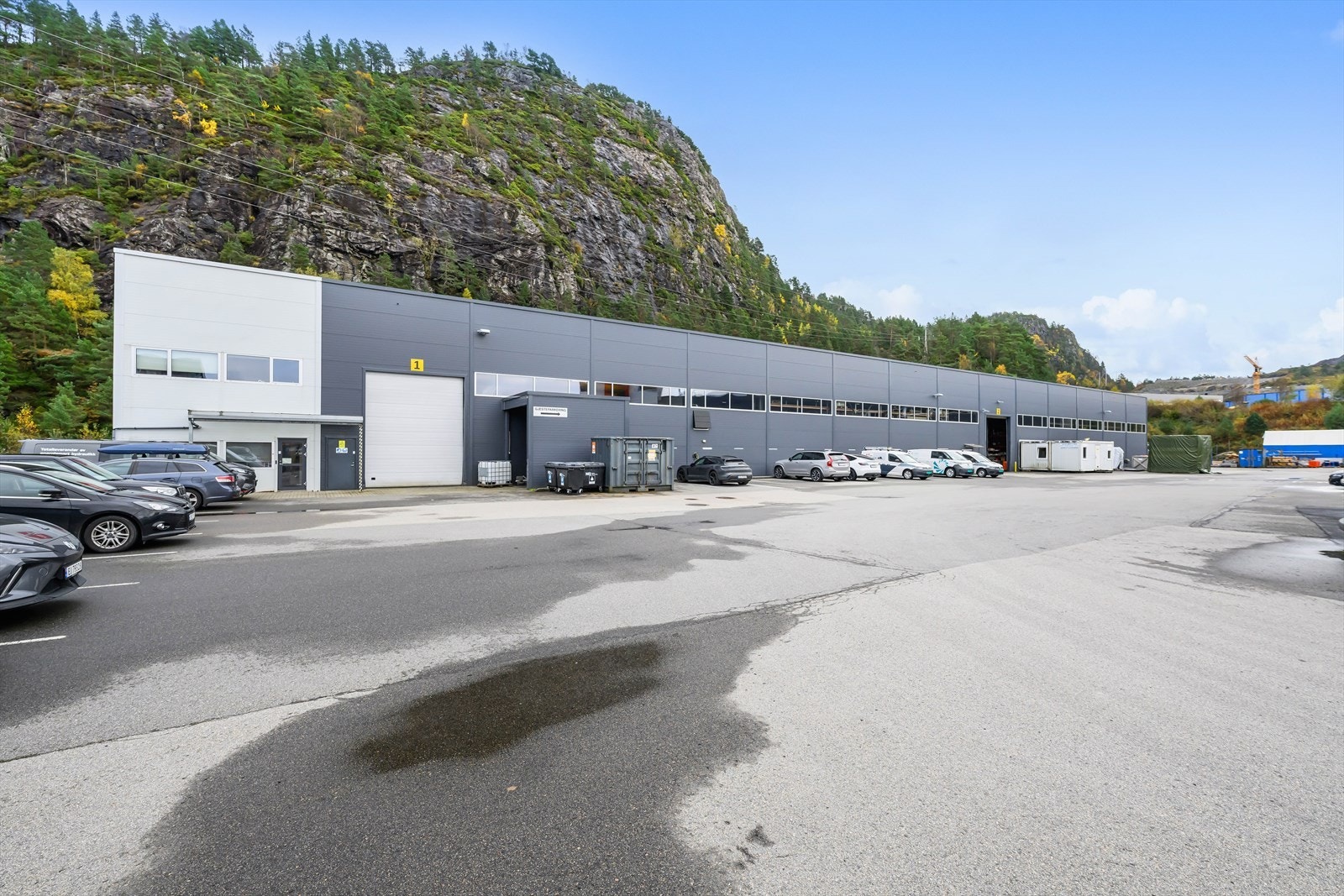 Verksted og kontor tilgjengelig i del 1 og lager i del 2