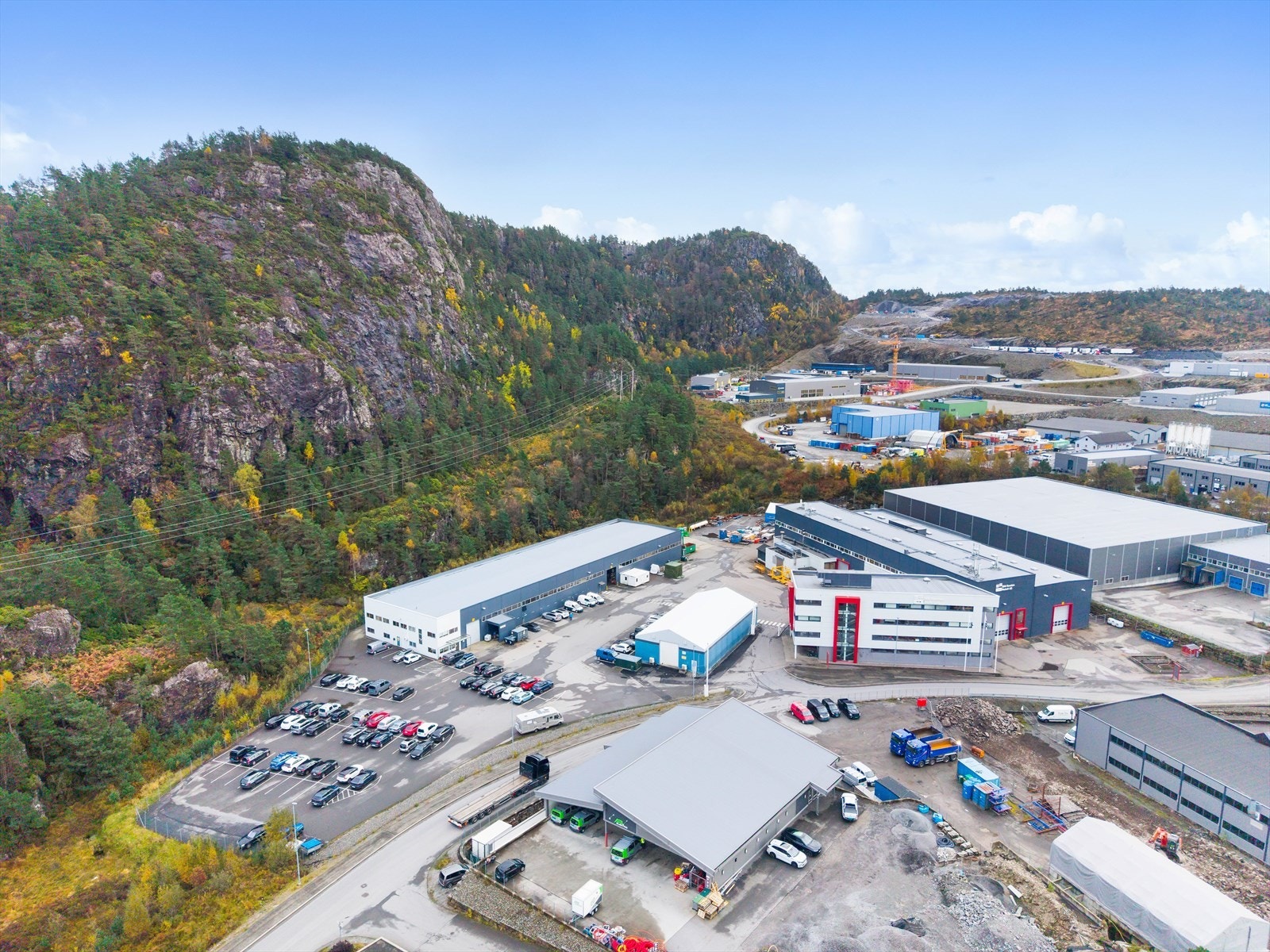 Kombinasjonseiendom i Storebotn 90.