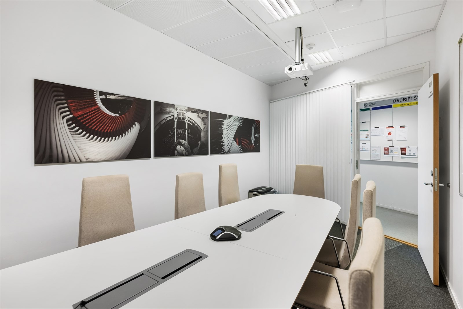 4 felles møterom i møteromssenter.