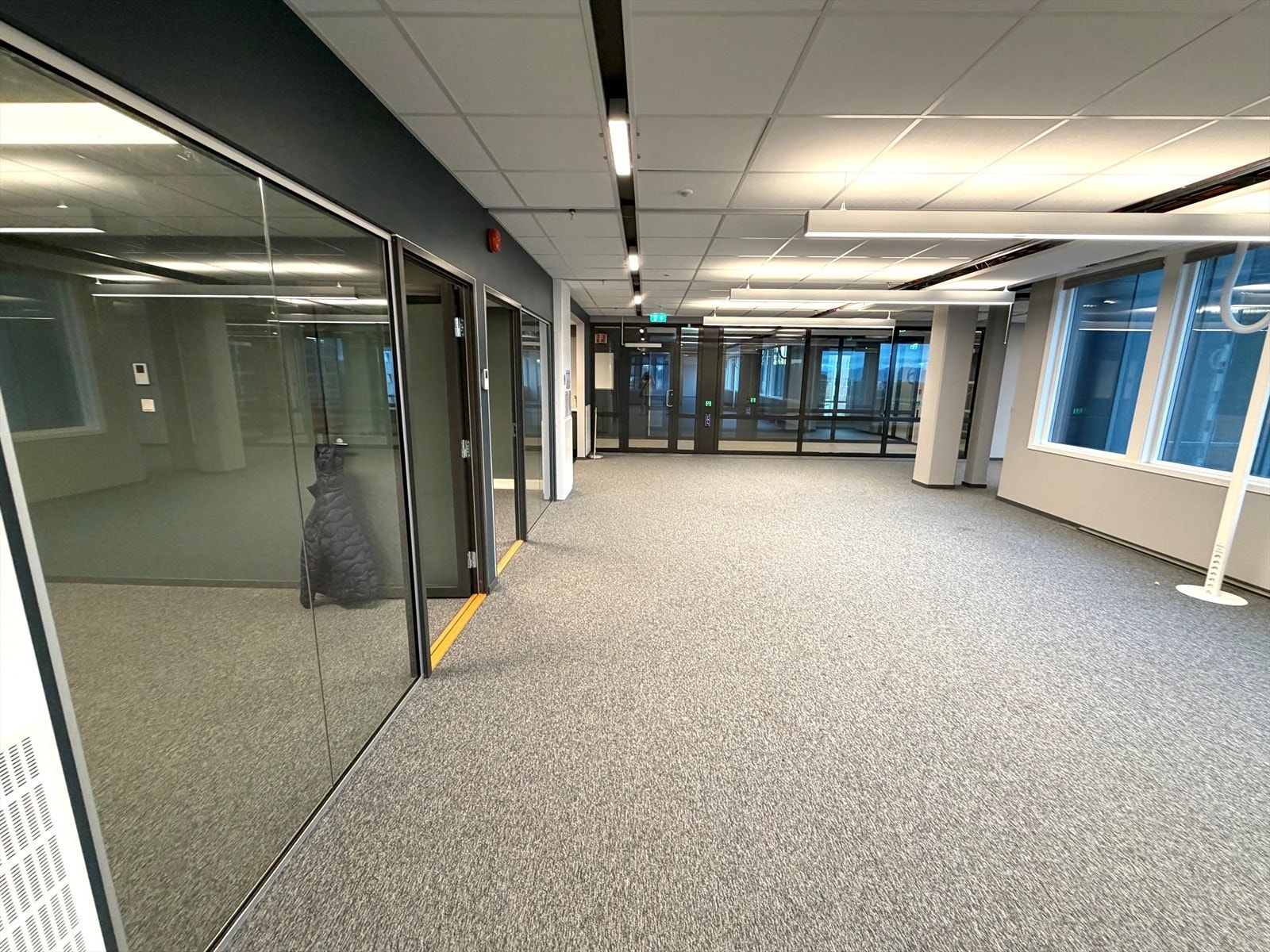 Mot inngangsdør.jpg Galleribilde