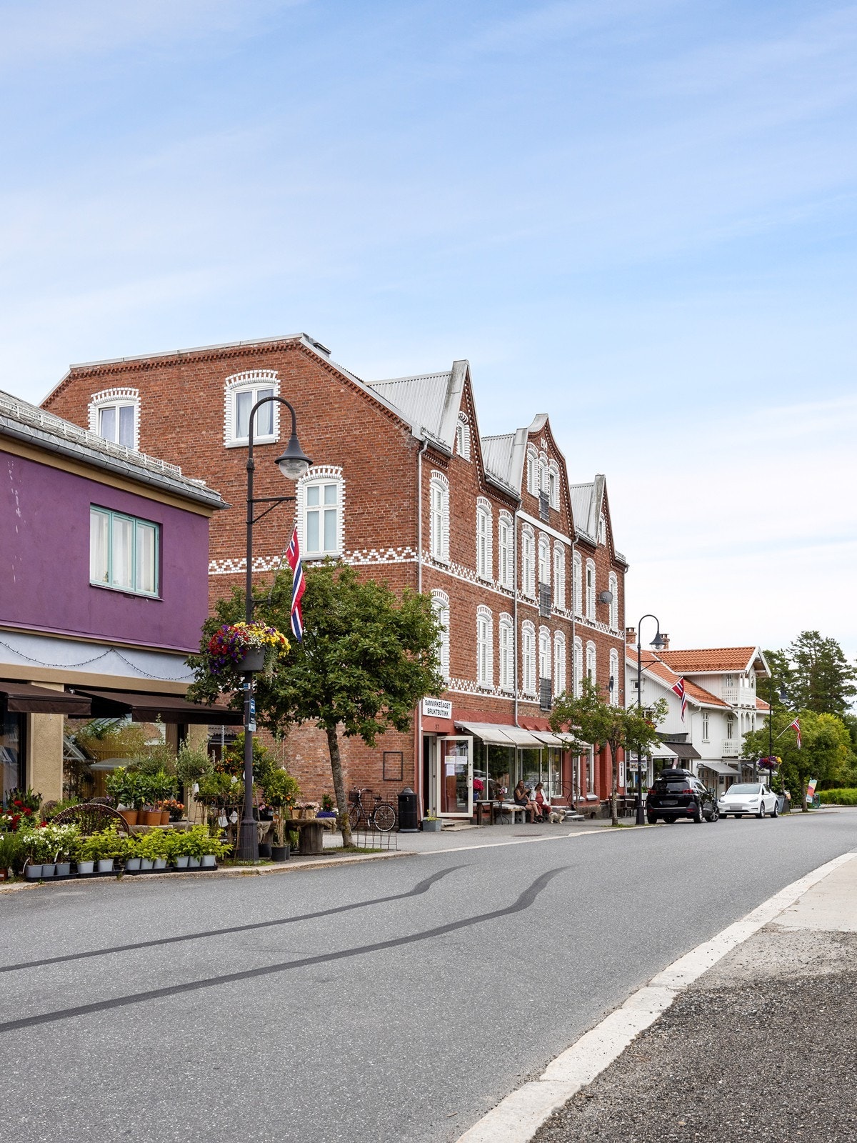 Storgata i Ørje er et trivelig handelssentrum, og bygget er del av gatens historie. Galleribilde