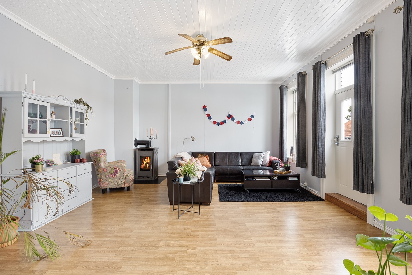 Stue i leilighet i 2. etasje med vedovn. (leilighet 203) Galleribilde