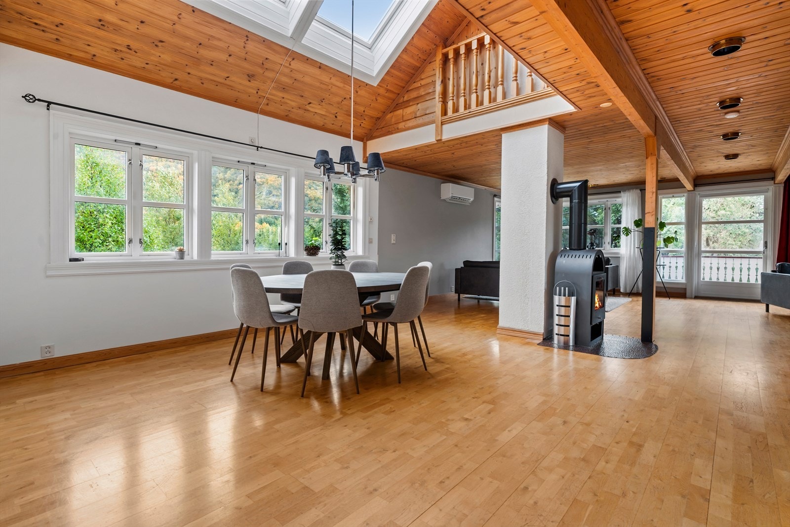 2 etasje - oppholdsrom Galleribilde