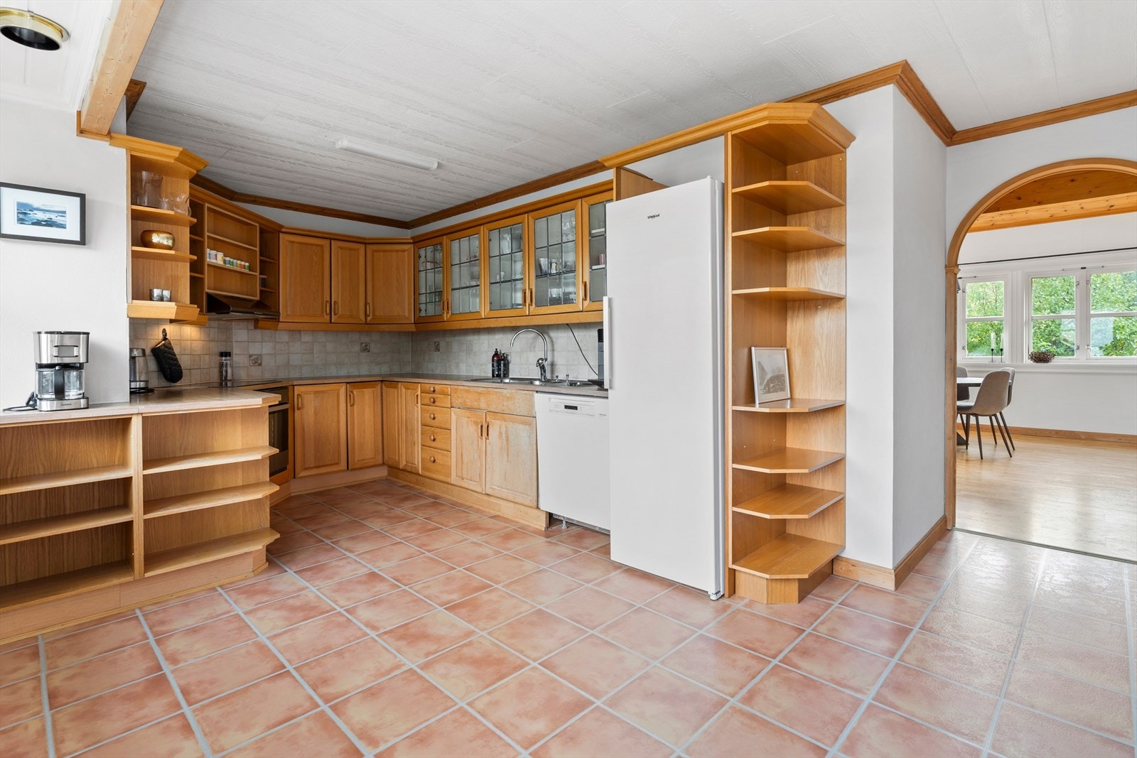 Fra 2 etasje - romslig kjøkken Galleribilde