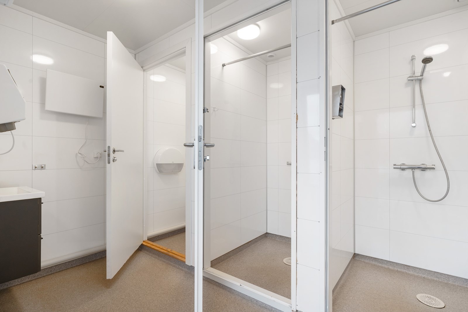 Servicebygg med dusjer Galleribilde