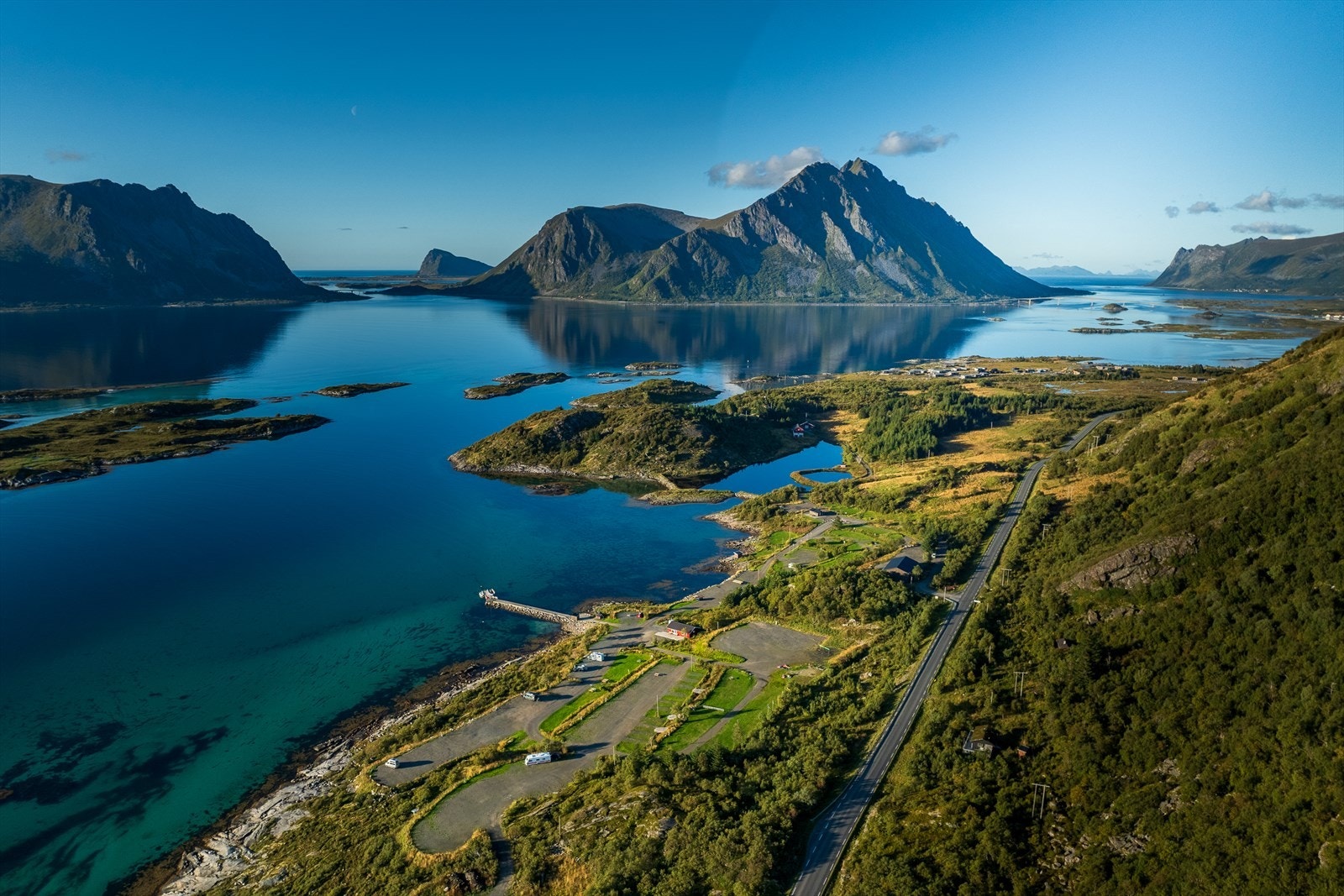 Oversiktsbilde Lyngvær Camping Galleribilde