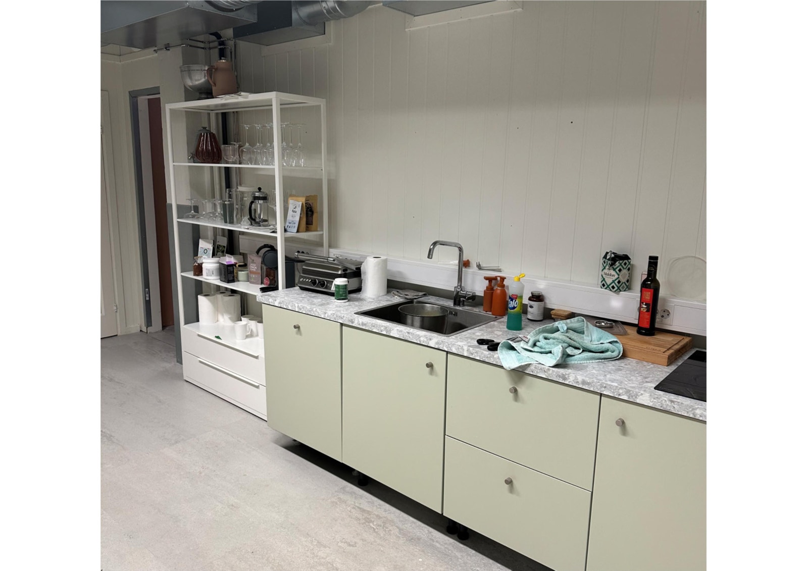 Nytt kjøkken med god benkplass Galleribilde