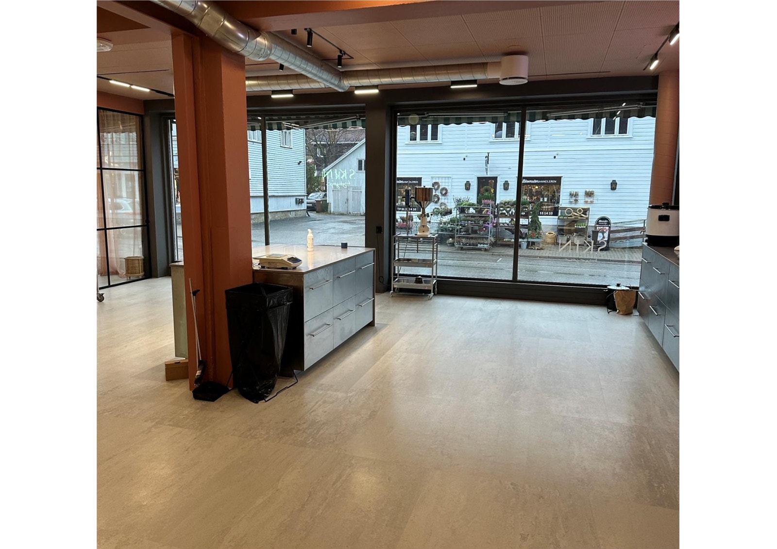 Lyse fine lokaler mot Storgaten Galleribilde