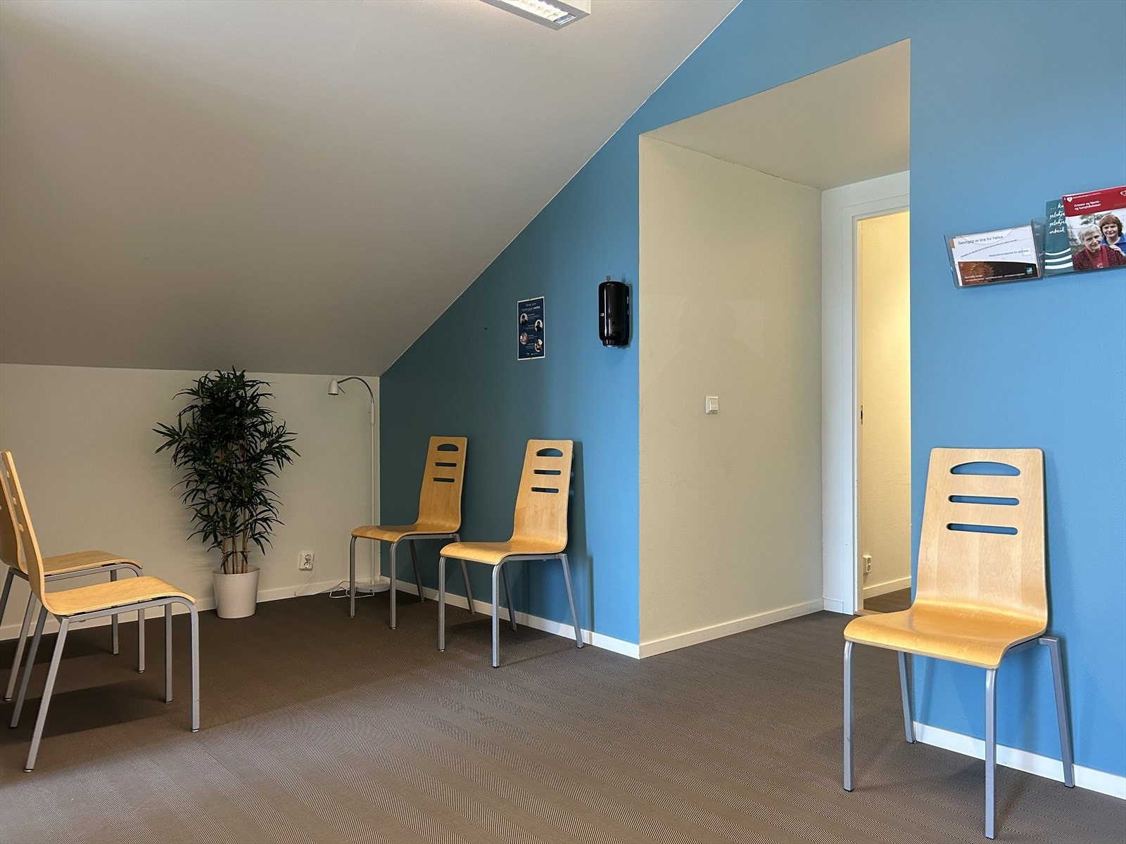 Det ledige arealet er tidligere benyttet til legekontor og har bla. 7-8 kontorer, stort møterom og separat kjøkken. Galleribilde