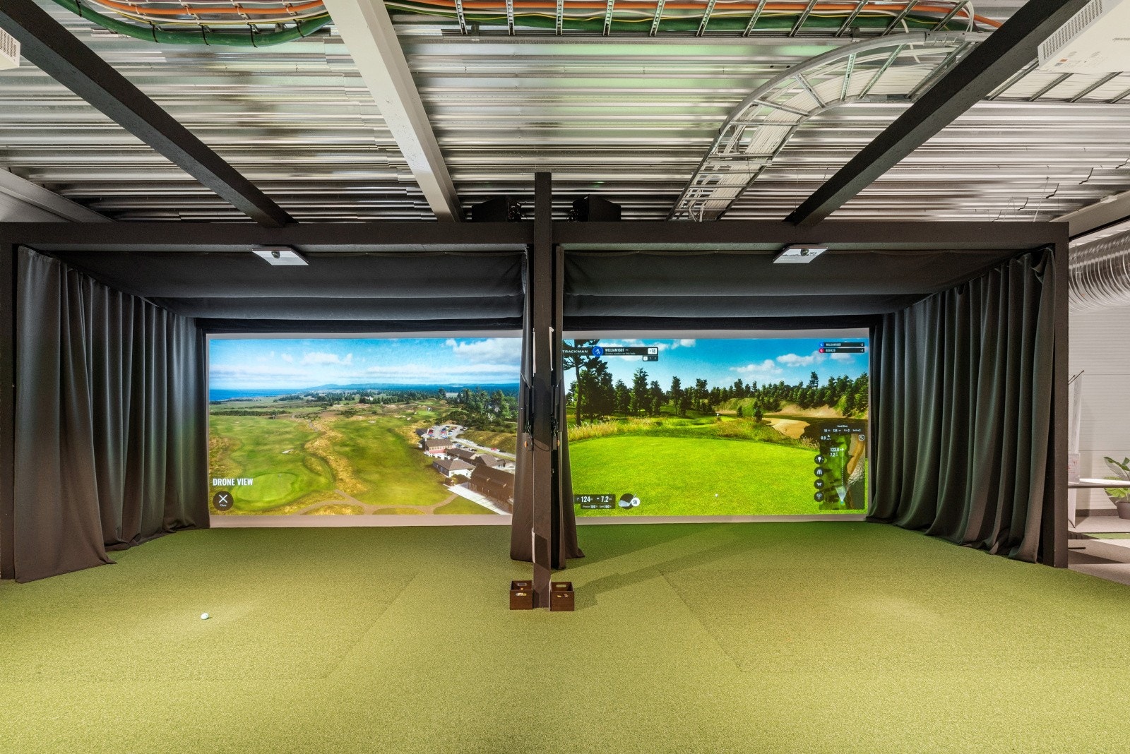 Leietaker tilbyr også spill på to trackman golfsimulatorer Galleribilde