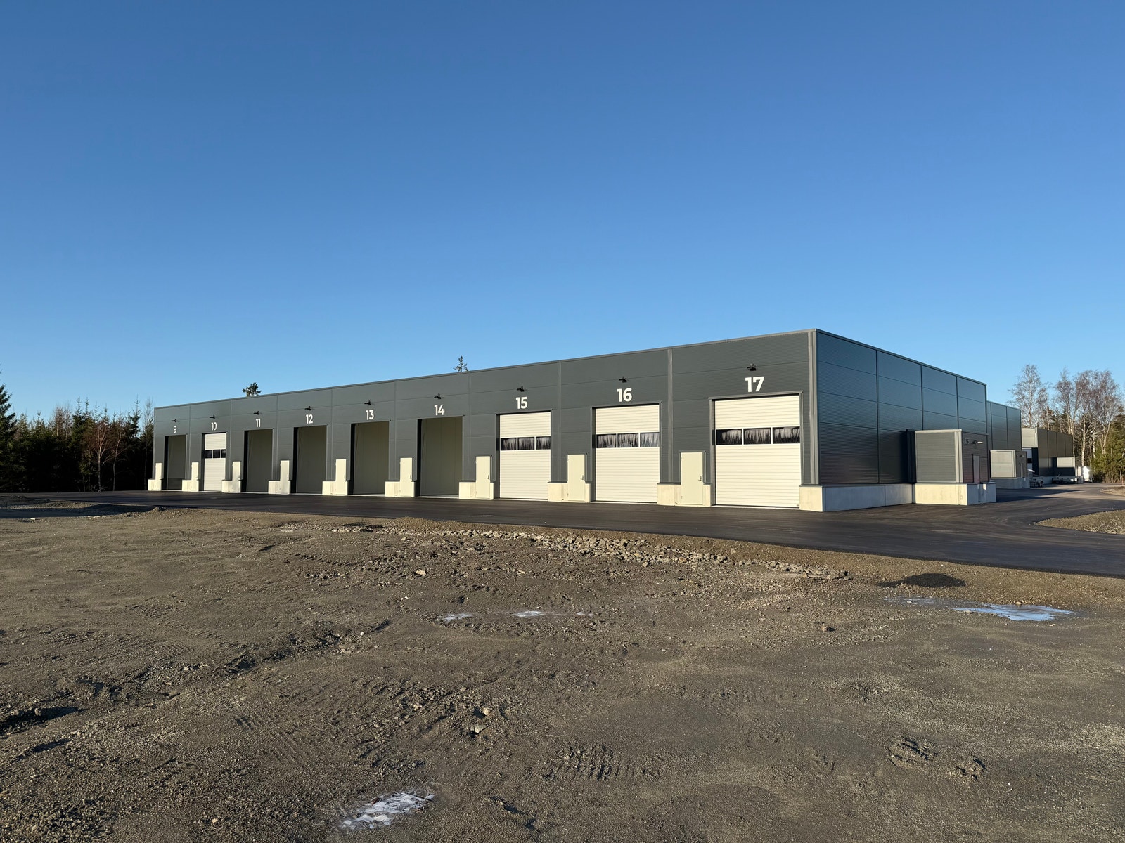 Ledige seksjoner med porten åpen Galleribilde