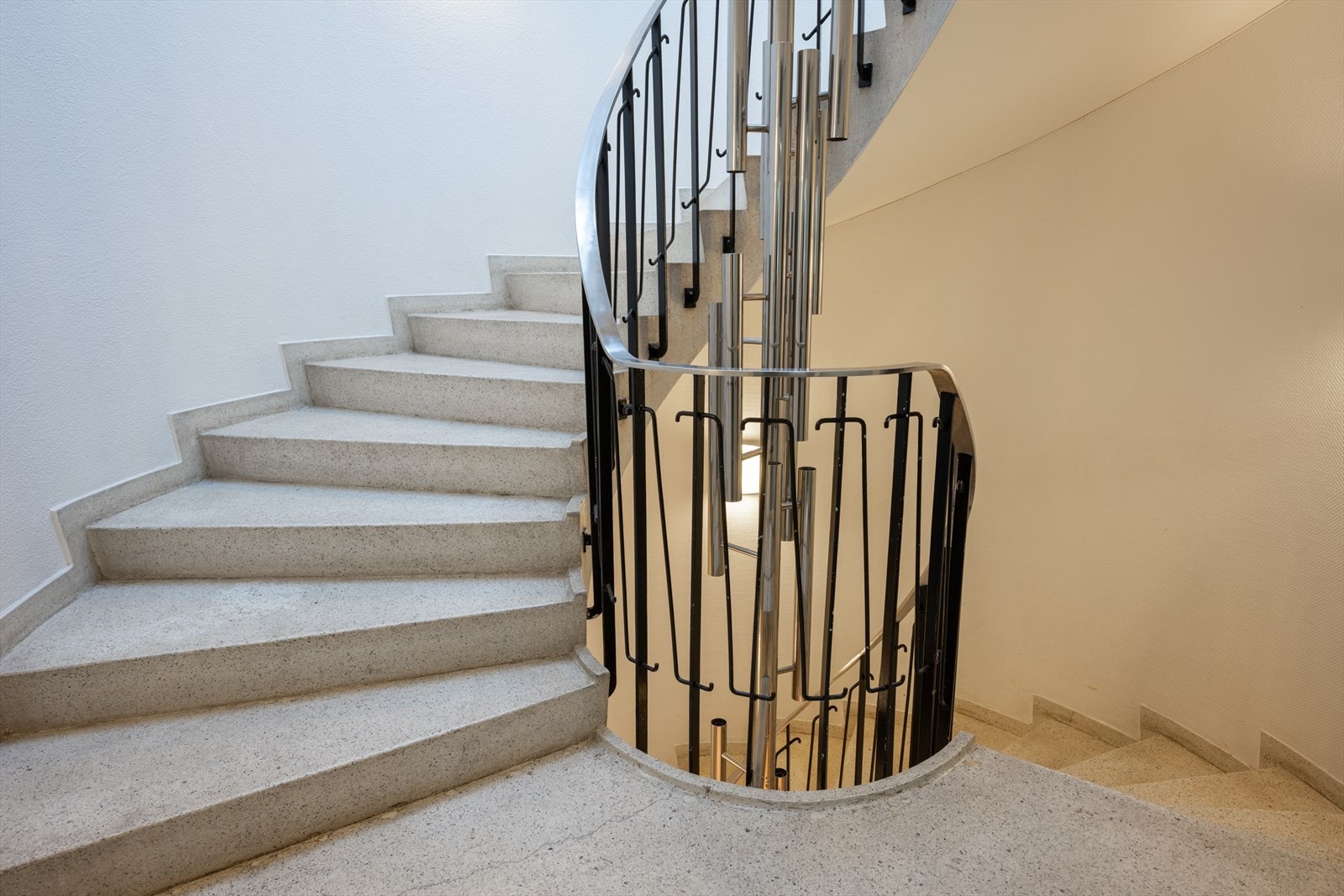 Inngangsparti fra bakkeplan Galleribilde