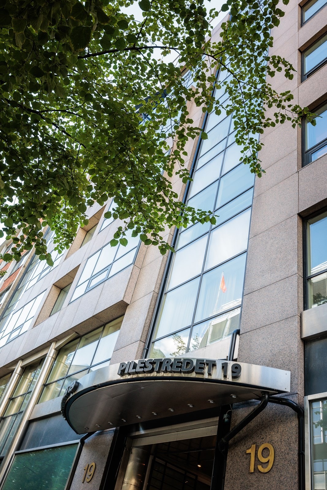 Sentralt beliggende med hovedinngang like ved Tinghuset Galleribilde