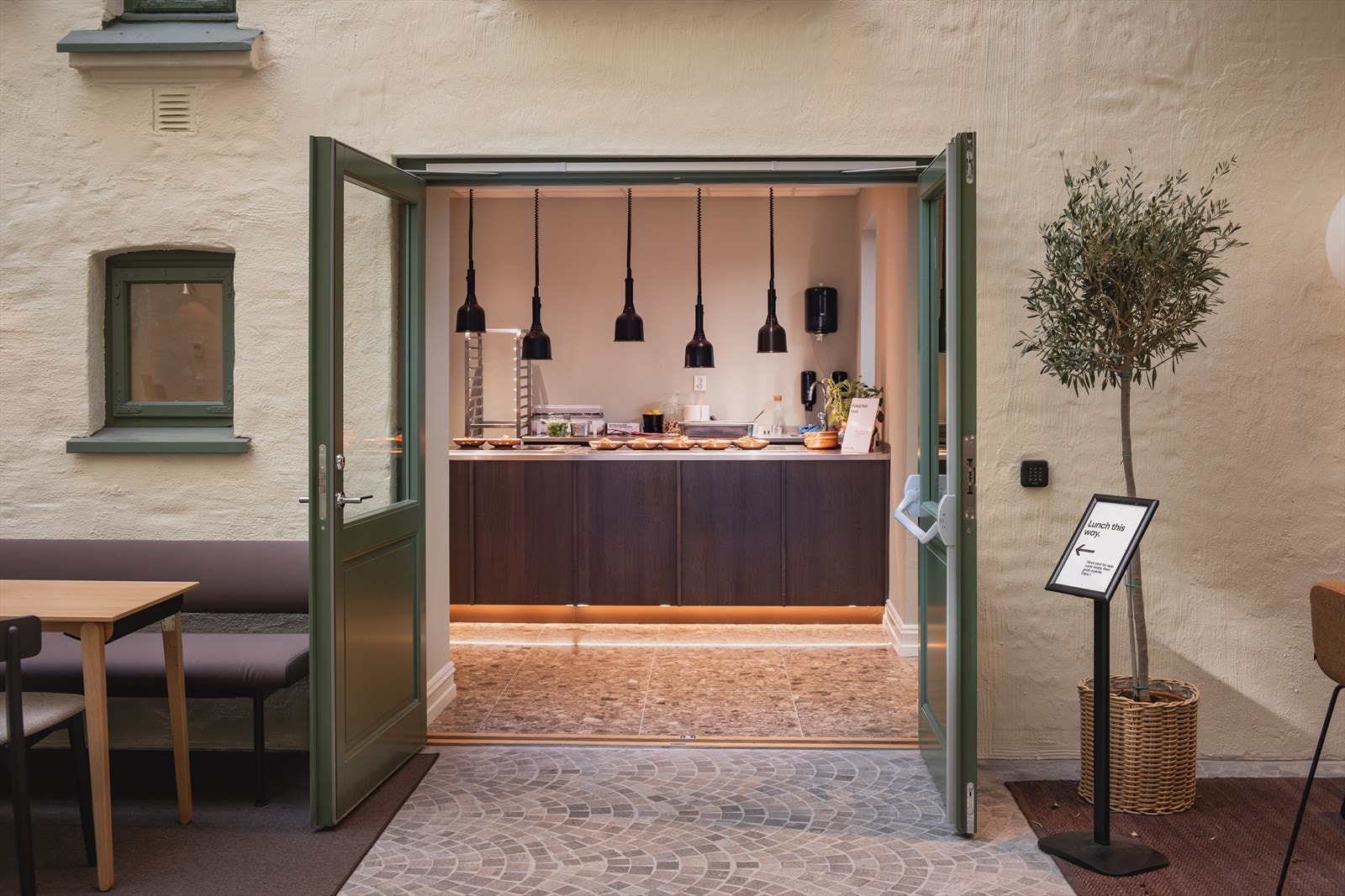 Personalrestaurnat i fantastiske omgivelser Galleribilde