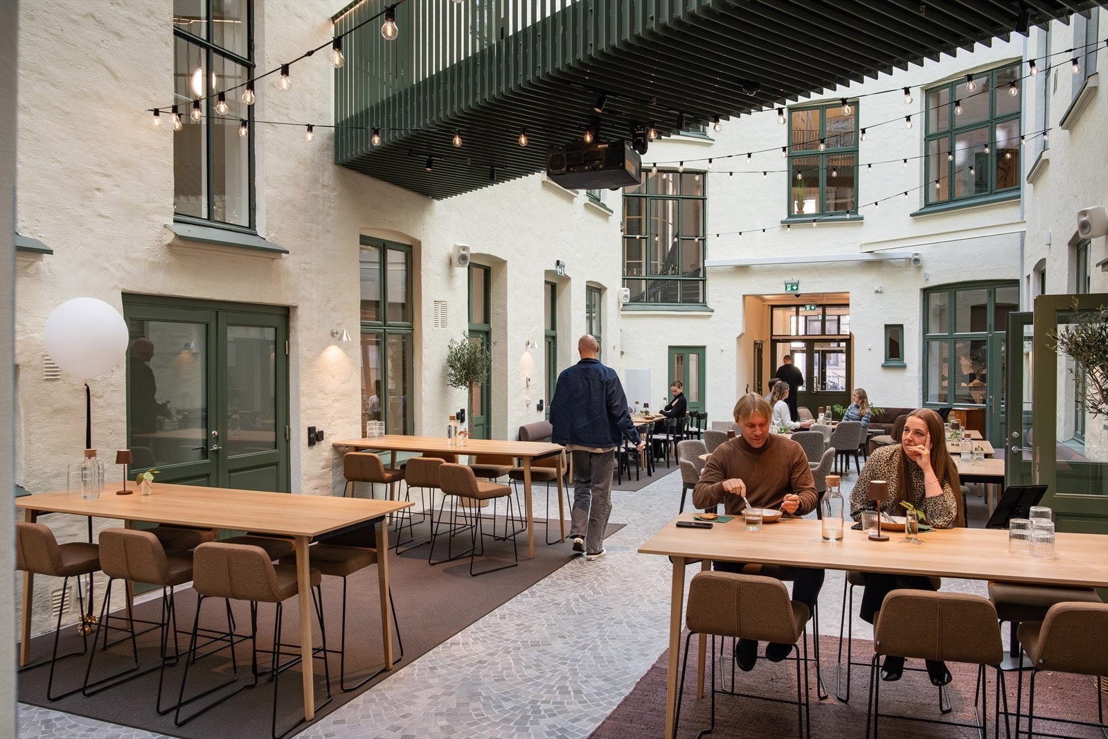 Bakgården mellom Bankplassen 1A og Kongens gate 2 Galleribilde