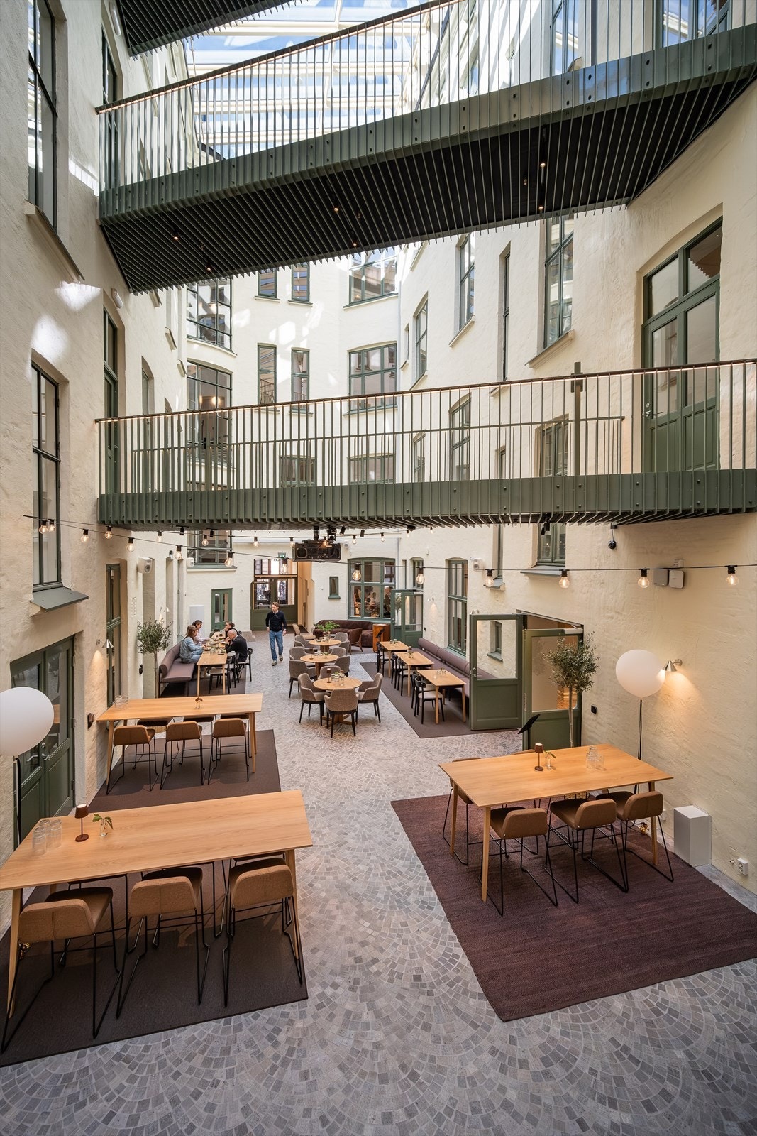 Bakgården kan leies til ulike møter. Morgenmøte, eller event på kveldstid. Galleribilde