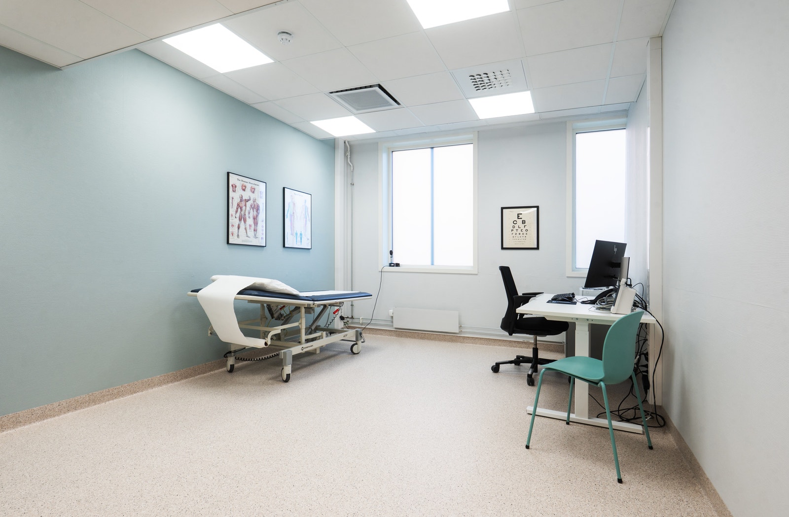 Romslige lokaler med mange vinduer og fleksibel planløsning - perfekt for helserelaterte virksomheter Galleribilde