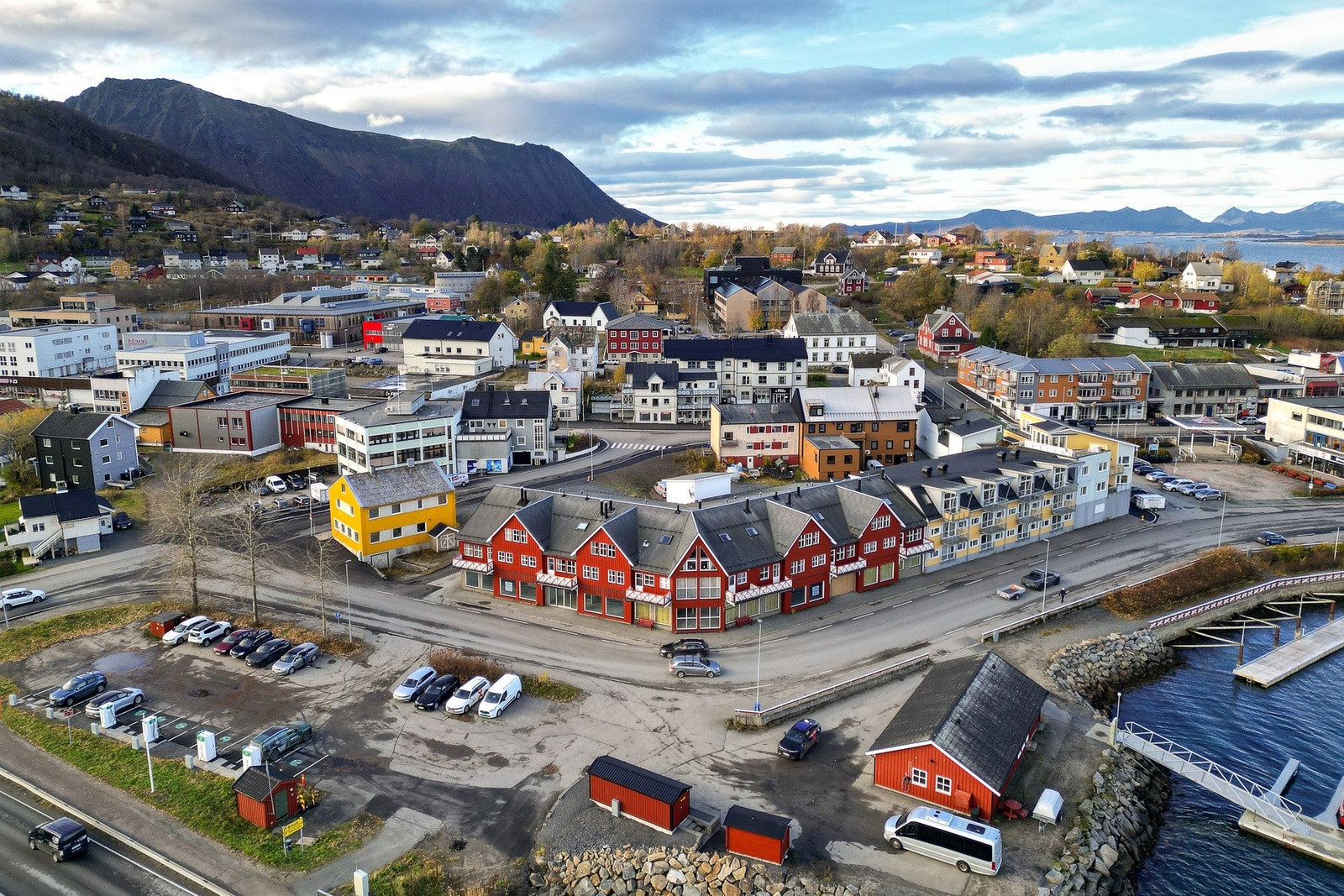 Bygningen består av én næringsseksjon og 12 boligseksjoner - denne seksjonen utgjør hele 1. etasje Galleribilde